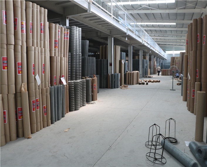 電焊網(wǎng)車(chē)間(圖1)